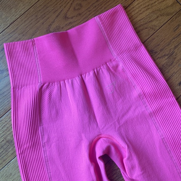 GymShark Ribbed Leggings Size Medium Hot Pink Excellent Condition Tag removed - Picture 2 of 3